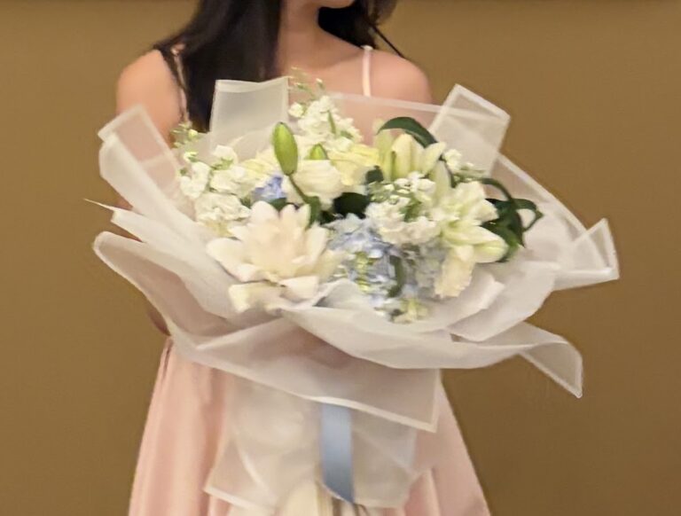 Customer photo of an A-Flowers bouquet